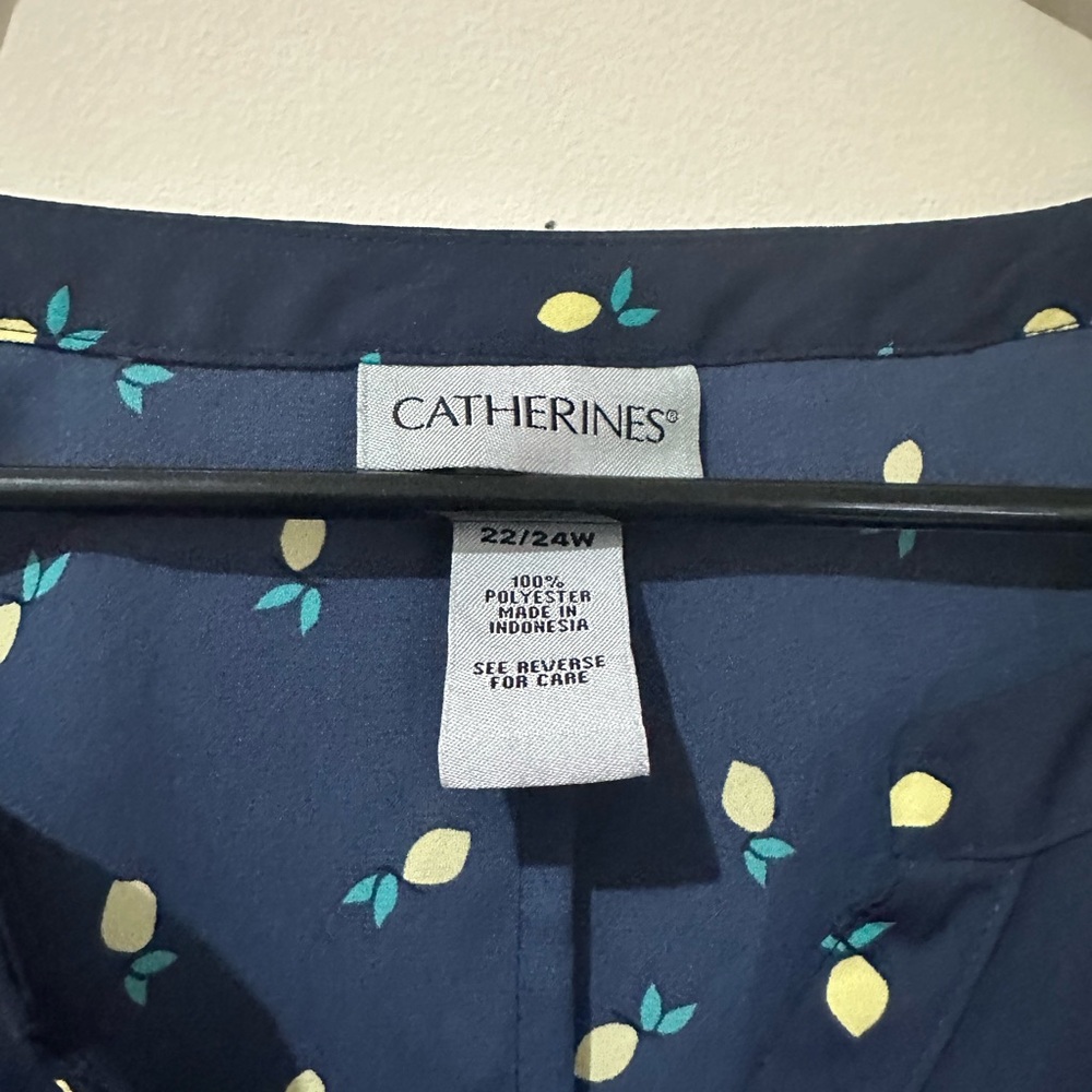 Catherines 22/24 Navy Blue Lemon Print Sheer Roll Tab Sleeve Blouse Summer - Picture 3 of 7